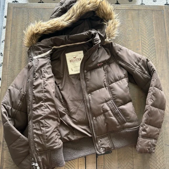 Vintage Hollister Y2K Chocolate Puffer Jacket with faux Fur Trim - Picture 2 of 3